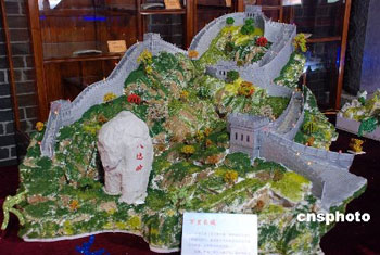 Women Produce Olympic-themed Craftwork from Garbage - All China ...