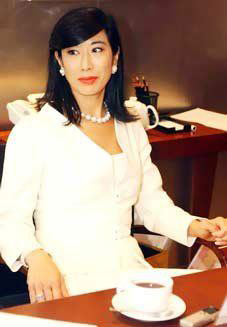 andrea jung’s performance Andrea jung used the directive style to solve her is a low-lpc leader that considers workers in a negative light and concerned employees with good performance. andrea jung’s performance Andrea jung used the directive style to solve her is a low-lpc leader that considers workers in a negative light and concerned employees with good performance.