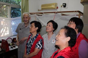 Fujian Women's Federation Celebrates Double Ninth Festival with Elderly
