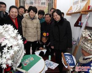 ACWF President Inspects Alleviation of Women's Poverty in Guizhou