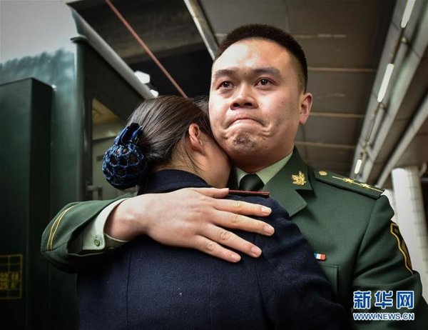 Newly-Wed Soldier, Conductor Couple Grab Rare 30-Min Reunion