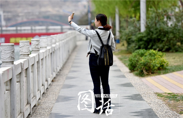 Female Cop Fighting China's Drug Traffickers Female Cop Fighting China's Drug Traffickers