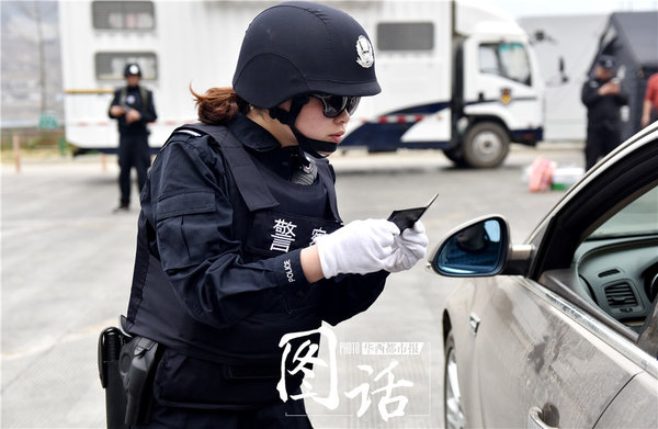 Female Cop Fighting China's Drug Traffickers Female Cop Fighting China's Drug Traffickers
