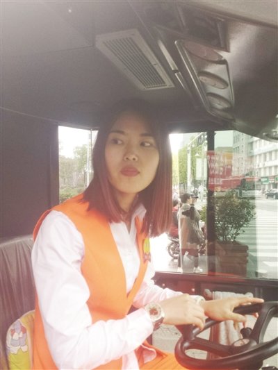 Female Shop Manager Swaps Office Job to Become City Sweeper Female Shop Manager Swaps Office Job to Become City Sweeper