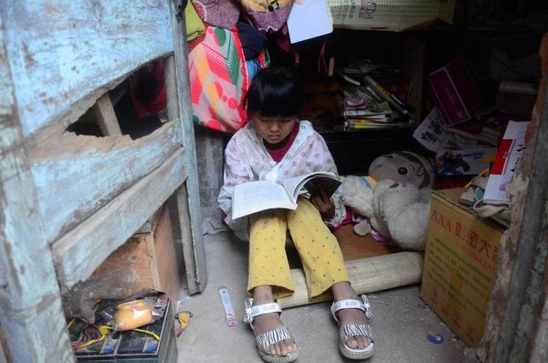 Brave Girl Sells Newspapers to Support Stricken Family