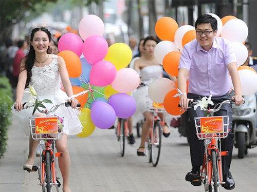 Low-Carbon Cycling Wedding in E China