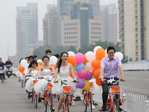 Low-Carbon Cycling Wedding in E China