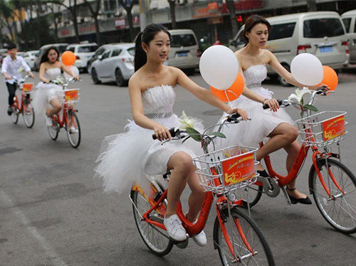 Low-Carbon Cycling Wedding in E China