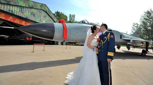 Air Force Wedding Sees Soldier Couples Off to Flying Start