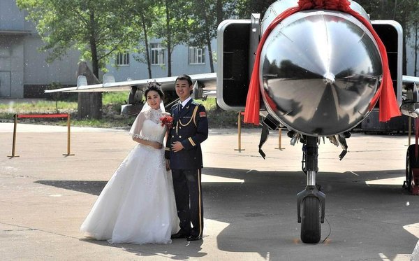 Air Force Wedding Sees Soldier Couples Off to Flying Start