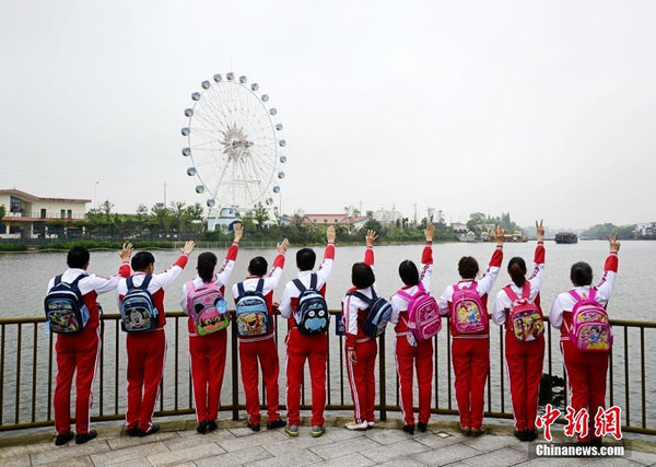 Kids Again! Chinese Seniors Celebrate Children's Day