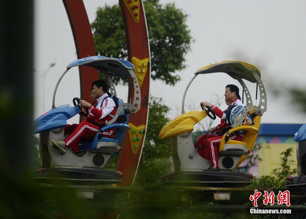 Kids Again! Chinese Seniors Celebrate Children's Day