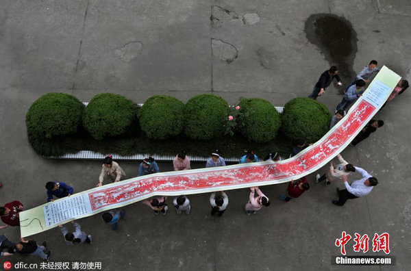 Pupils Make 12m Long Paper-cut of Famous Chinese Riverside Scroll