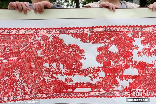 Pupils Make 12m Long Paper-cut of Famous Chinese Riverside Scroll