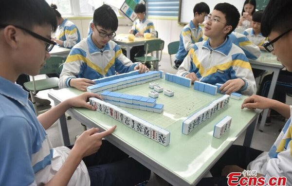 School Headmaster Modifies Mahjong to Assist English Study