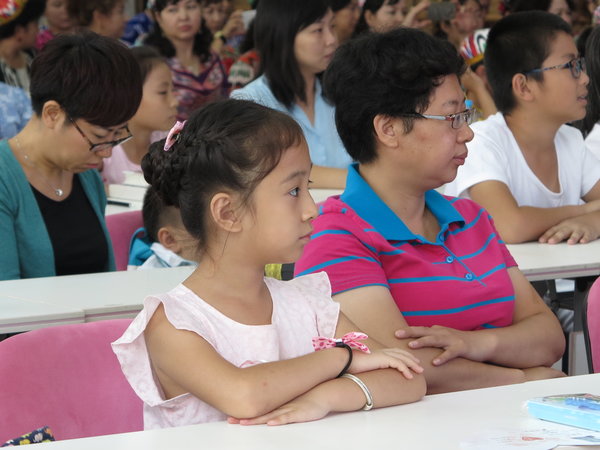 Xinjiang Women, Children Join Beijing Friendship Exchange Activity