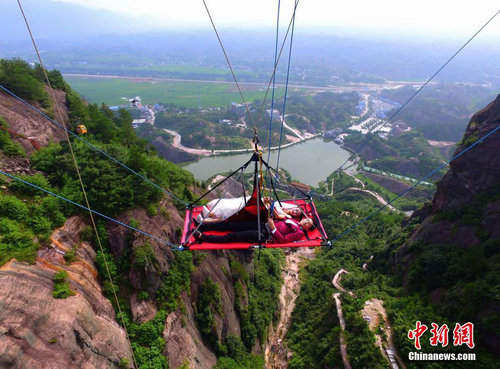 Young Couple Holds Wedding Ceremony on Sky-High Hammock in C China