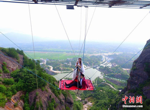 Young Couple Holds Wedding Ceremony on Sky-High Hammock in C China