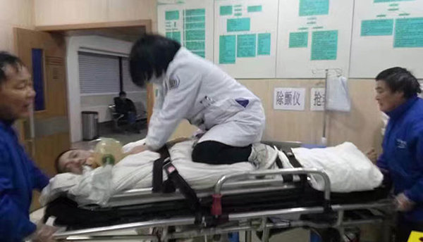 Dedicated Doctor on Stretcher Races Against Clock Trying to Save Life