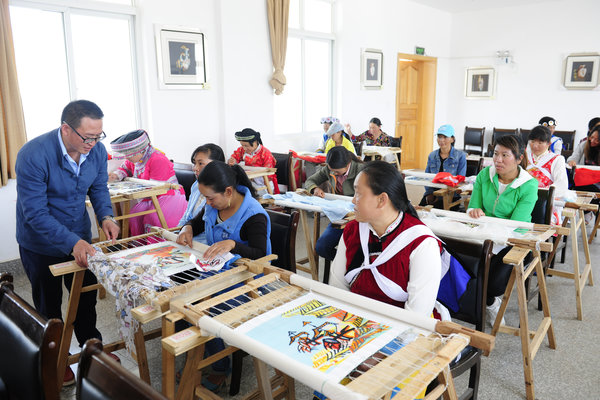 Embroidery Institute Supports Ethnic Women's Employment in SW China