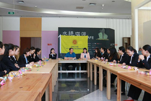 Li Mingshun Visits Belt and Road Forum Volunteers