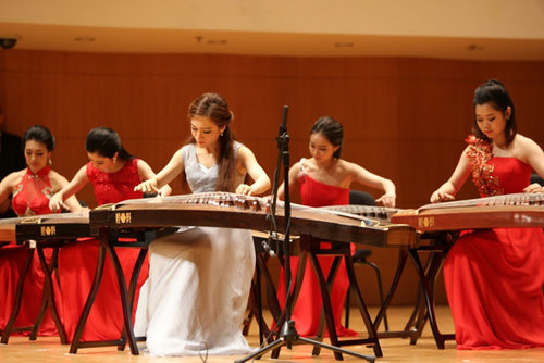 Female Music Teacher Promotes The Chinese Zither Worldwide All China Women S Federation