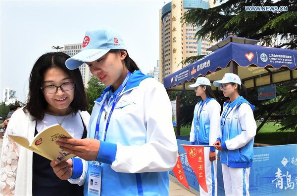 Volunteers Offer Services for Upcoming SCO Summit in Qingdao