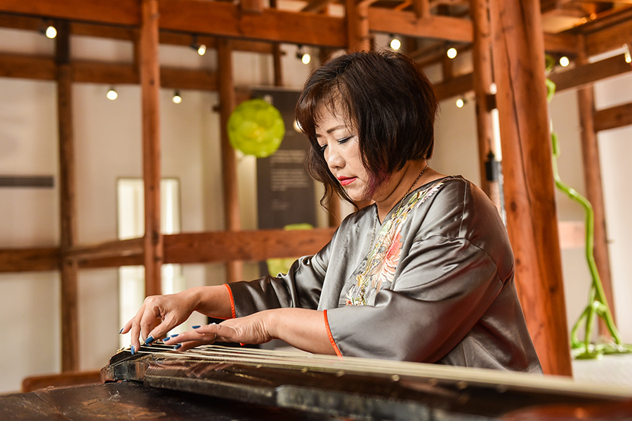 Chinese Guqin Graces International Musical Instrument Expo All China Women S Federation