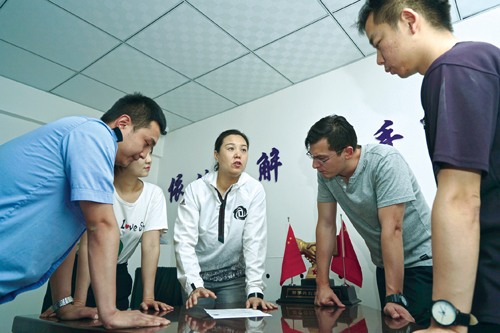 Policewoman in NW China's Xinjiang Excels in Tracking down Furtives
