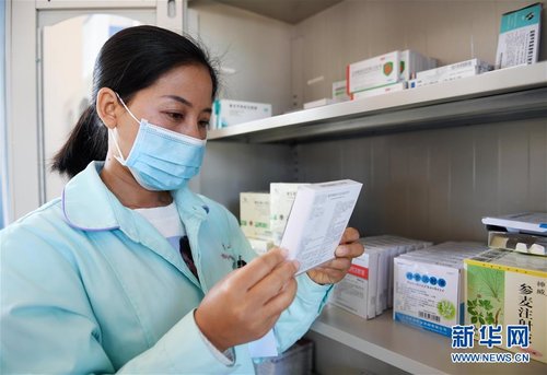 Country Doctor Devotes Herself to Hometown in SW China