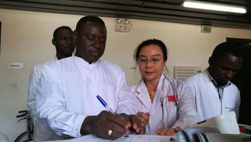 Female Doctor Brings Hope for Health to the West African People Female Doctor Brings Hope for Health to the West African People