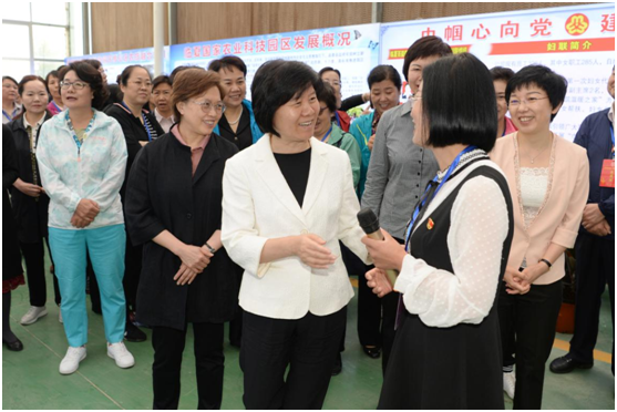 Shen Yueyue Pushes Women's Federations to Strengthen Poverty-Alleviation Efforts