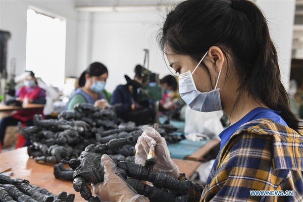 CHINA-GUANGXI-GUIPING-POVERTY RELIEF-PRODUCTION RESUMPTION (CN)