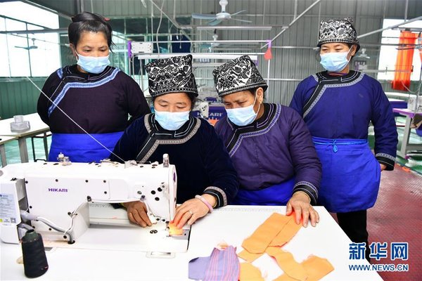 Craftswomen in SW China's Guizhou Resume Work, Improve Embroidering Skills