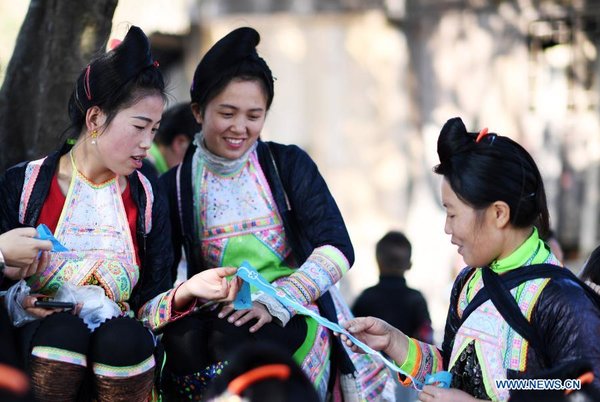 Embroidery Skills Help Ethnic Minority Households Shake off Poverty