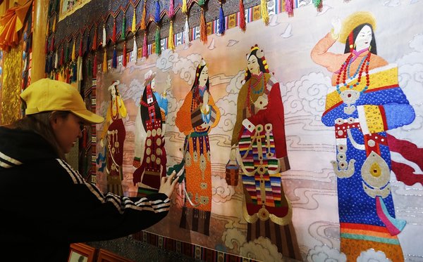 Tibet Style Embroiderers Help World Understand Beauty of China's Intangible Cultural  Heritage
