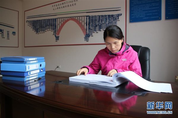 Woman Engineer Leads Team in Building Bridge in Mountainous Guizhou