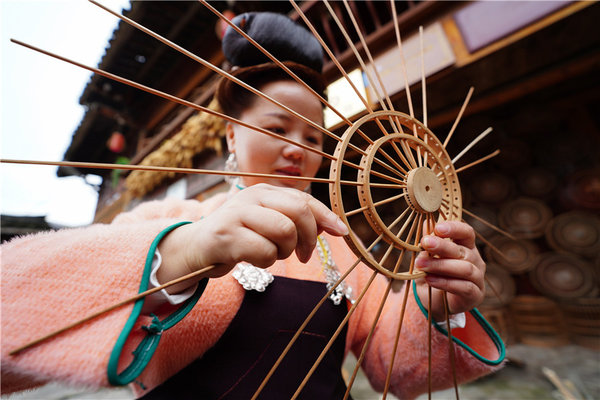 China's Handmade Birdcages Popular in Domestic, Overseas Markets