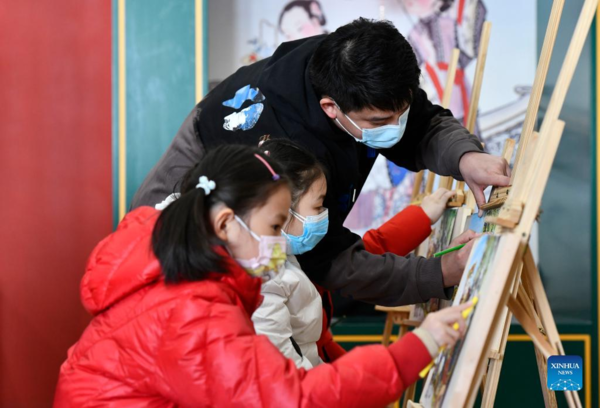 Pic Story of a Team Committed to Inheriting Yangliuqing Woodblock Painting in Tianjin