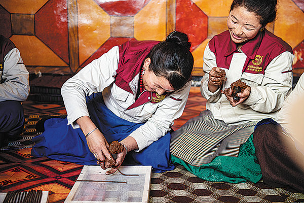 Centuries-Old Handicrafts Bring Better Lives to Local in Tibet