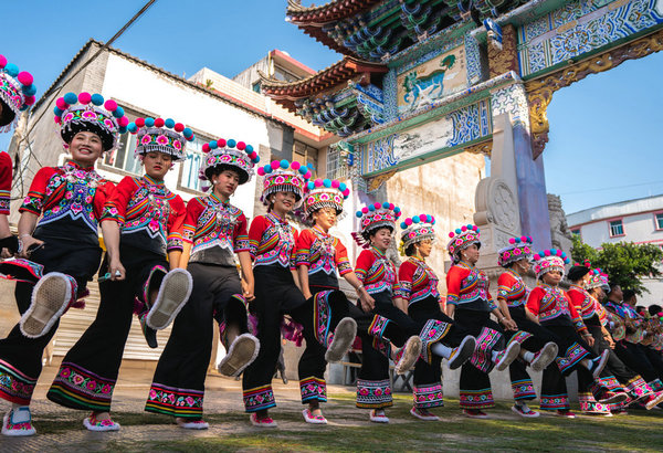 Ethnic People Dance to Celebrate Festival in SW China