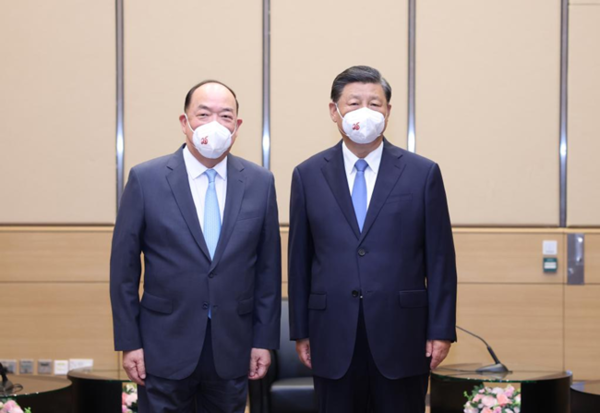 President Xi Meets Chief Executive of Macao SAR
