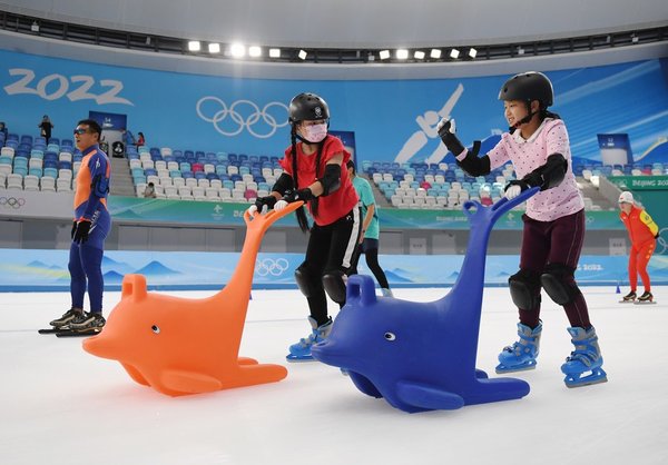 Ice Rinks Cool Down Chinese Fans in Roasting Summer
