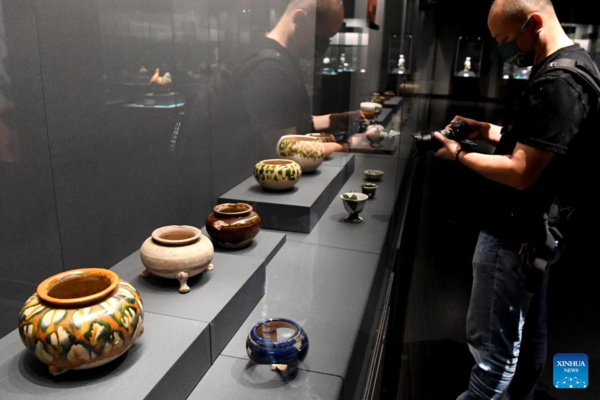 Joint Exhibition of Tri-Colored Glazed Potteries Held in Zhengzhou, C China