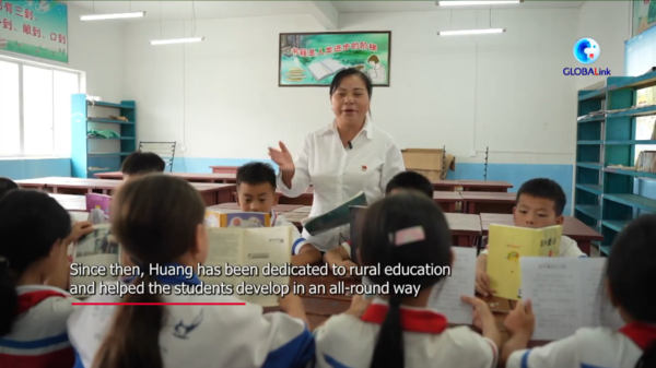 GLOBALink | Woman Teacher Lights up Dreams of Rural Students