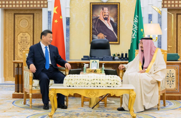 Xi Meets with King Salman bin Abdulaziz Al Saud of Saudi Arabia