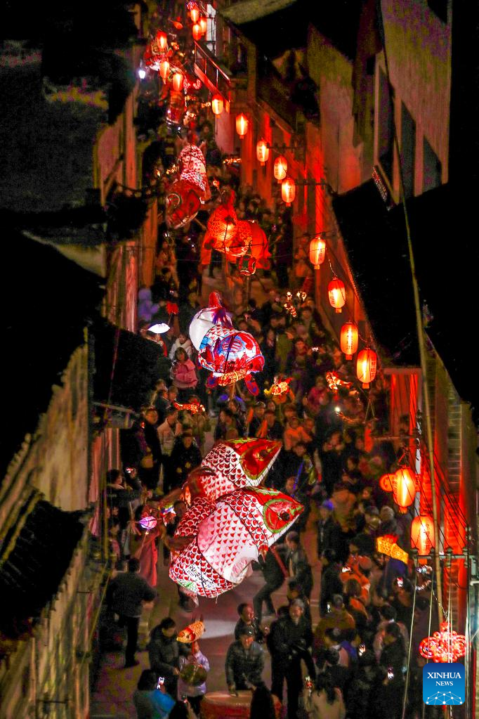 Traditional Fish-Shaped Lanterns See Revival in Village in China’s Anhui