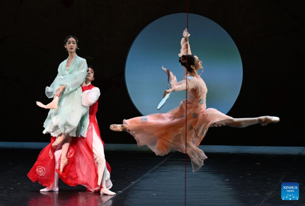 Ballet 'A Dream of Red Mansions' Performed at Beijing Tianqiao Theater