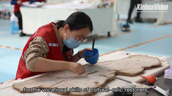 More Chinese Youths with Higher Education Engage in Cultural Relic Restoration