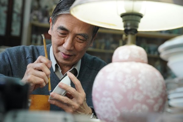 Keep the Fire Burning — HK's Oldest Porcelain Plant Passes down Timeless Beauty